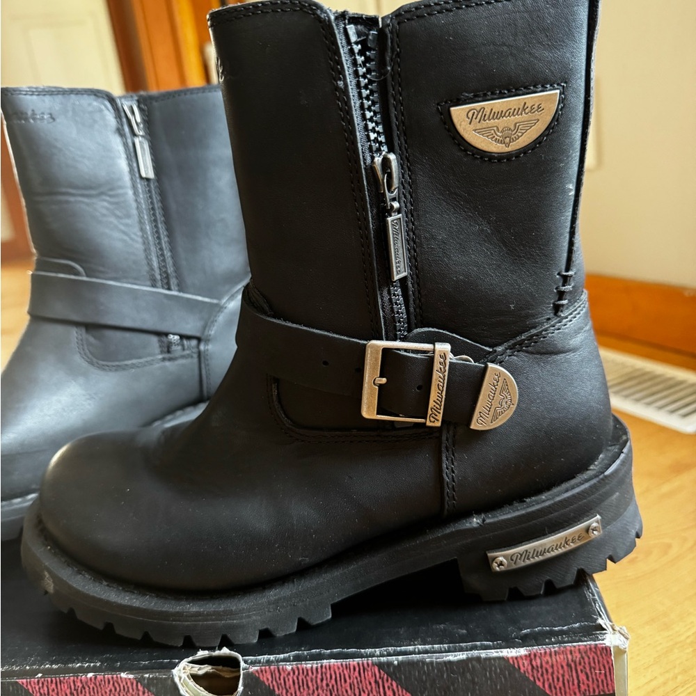 Milwaukee Men's Black Leather Boots
